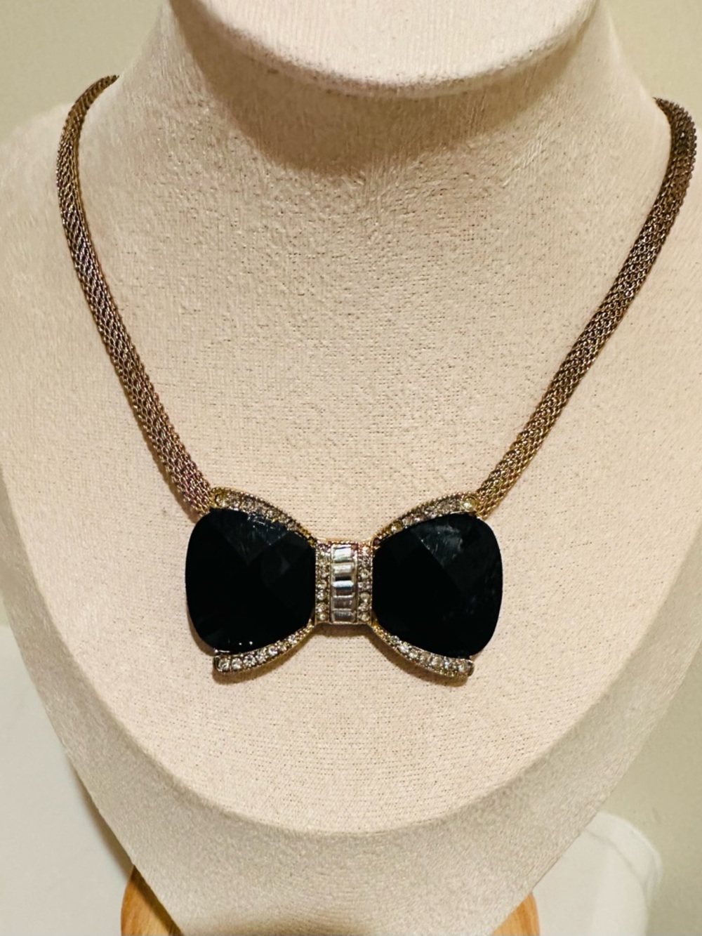 Elegant Black Bow Statement Necklace - Gold Tone